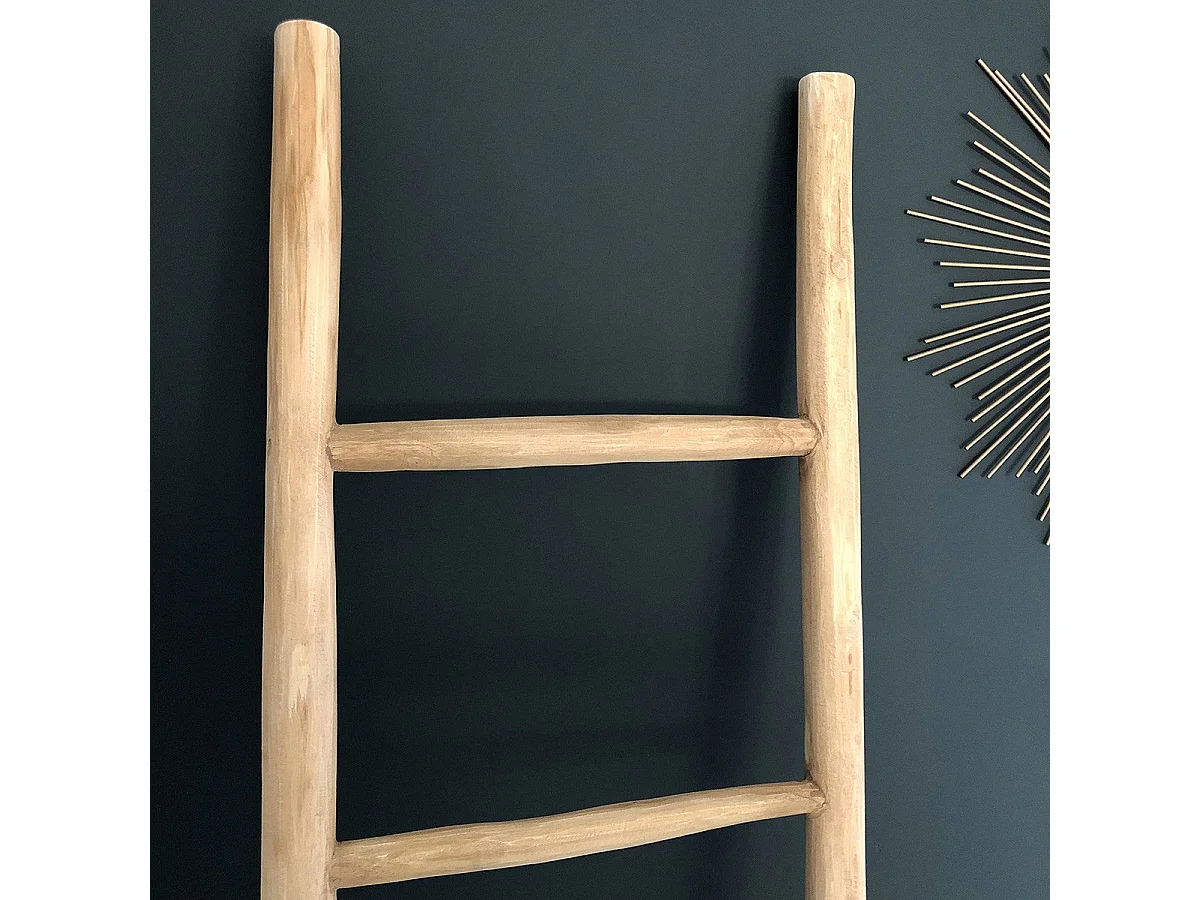 Escalera decorativa de teca