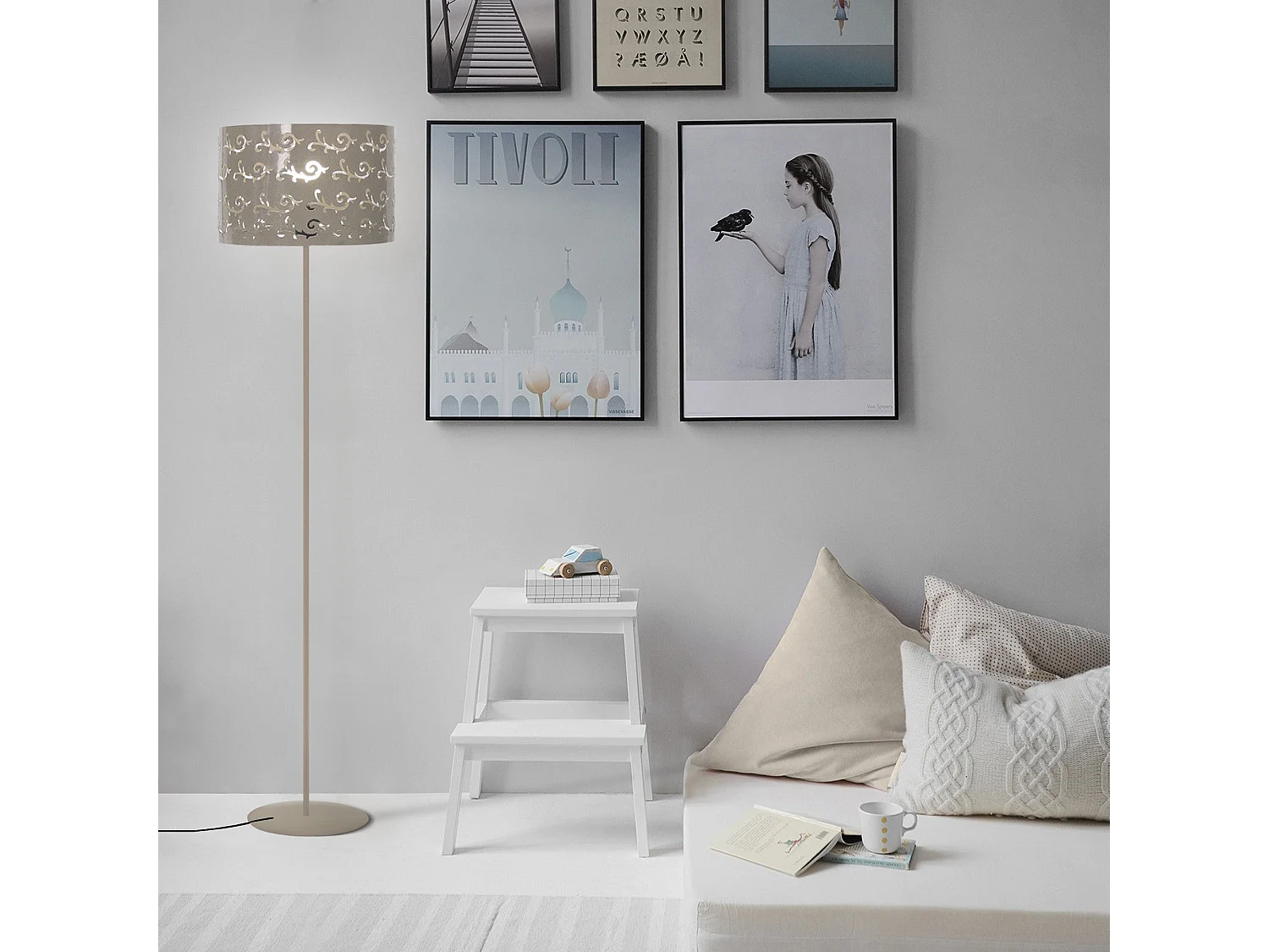 Lampadaire , métal  taupe 160 cm.