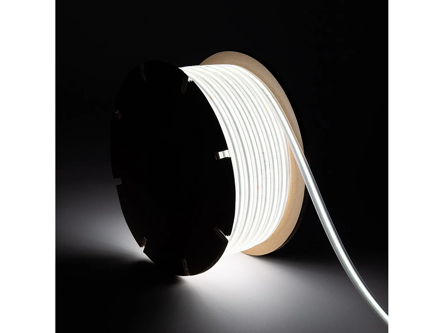 Bobina 50m Striscia LED Regolabile 220V COB Autorettificata 320 LED/m 8W/m 720 lm/m Larga 12mm IP65 CRI90 Taglio 50cm 6000K Bianco Freddo