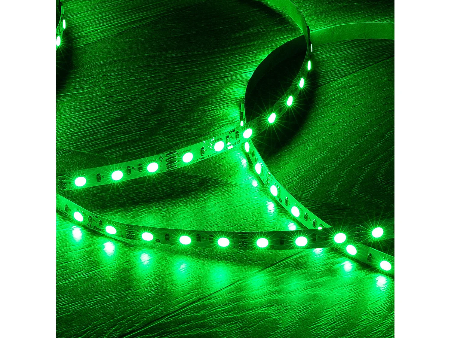 Ruban LED 12V RGB SMD 60 LED/m 5m 9W/m Largeur 10mm Coupe 5cm IP20 RGB