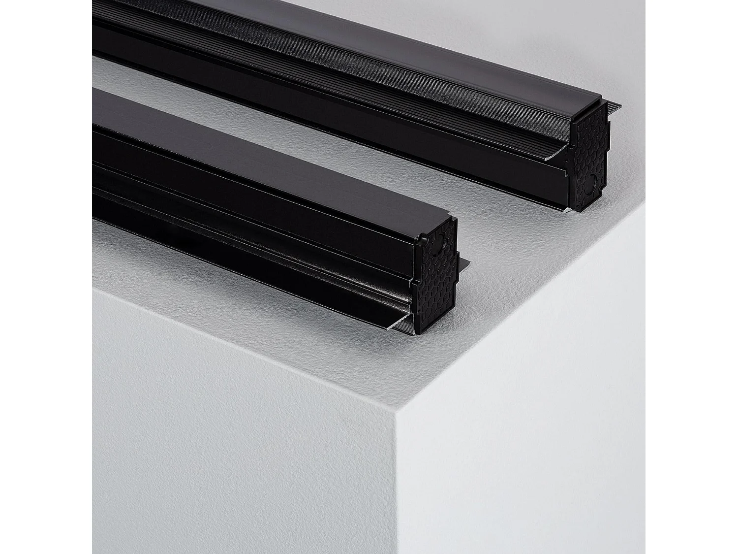 Rail Magnétique 20mm Encastrée 48V 2m Noir