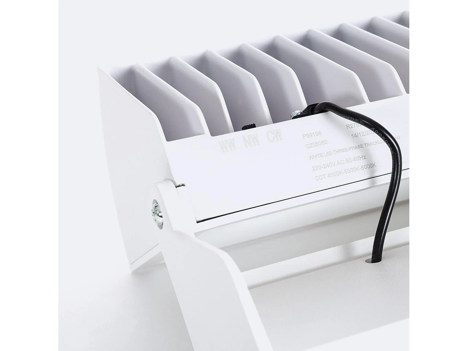 Spot LED sur Rail Triphasé 38W Piero CCT Sélectionnable (4000K - 5000K - 6000K) Sélectionnable