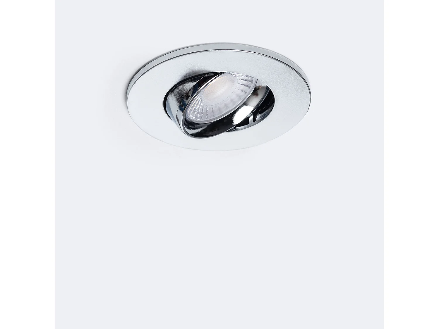 Foco Downlight LED 5-8W Ignífugo Circular Regulable IP65 Corte Ø 65 mm Design Ajustable Cromado Seleccionable (Neutro-Frío)