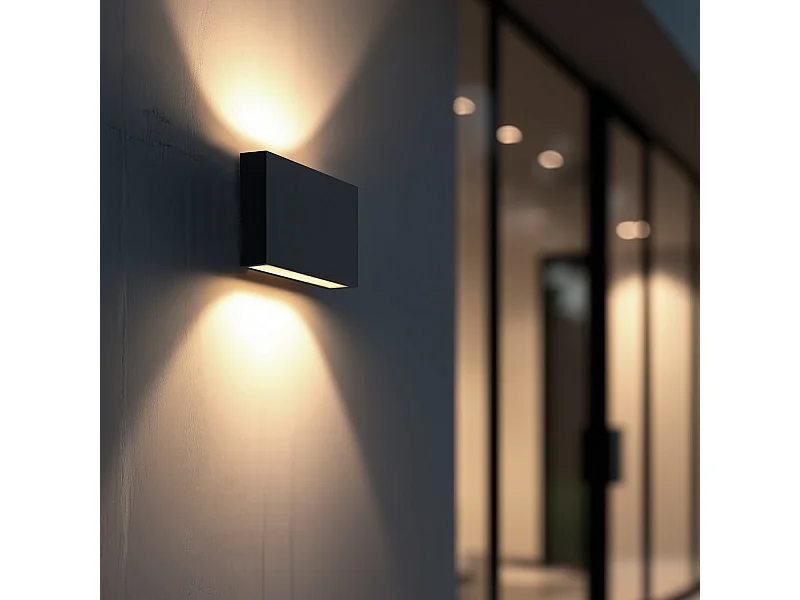 Applique da Parete per Esterno LED 10W Alluminio Illuminazione Doppia Luce CCT Selezionabile Brooky M Ossido