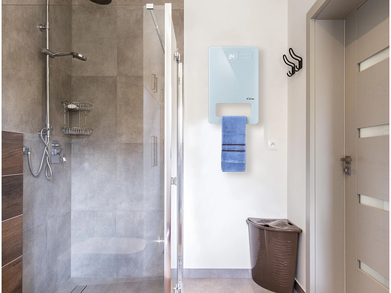 Scaldasalviette elettrico 2000W a basso consumo energetico con vetro temperato e display a LED