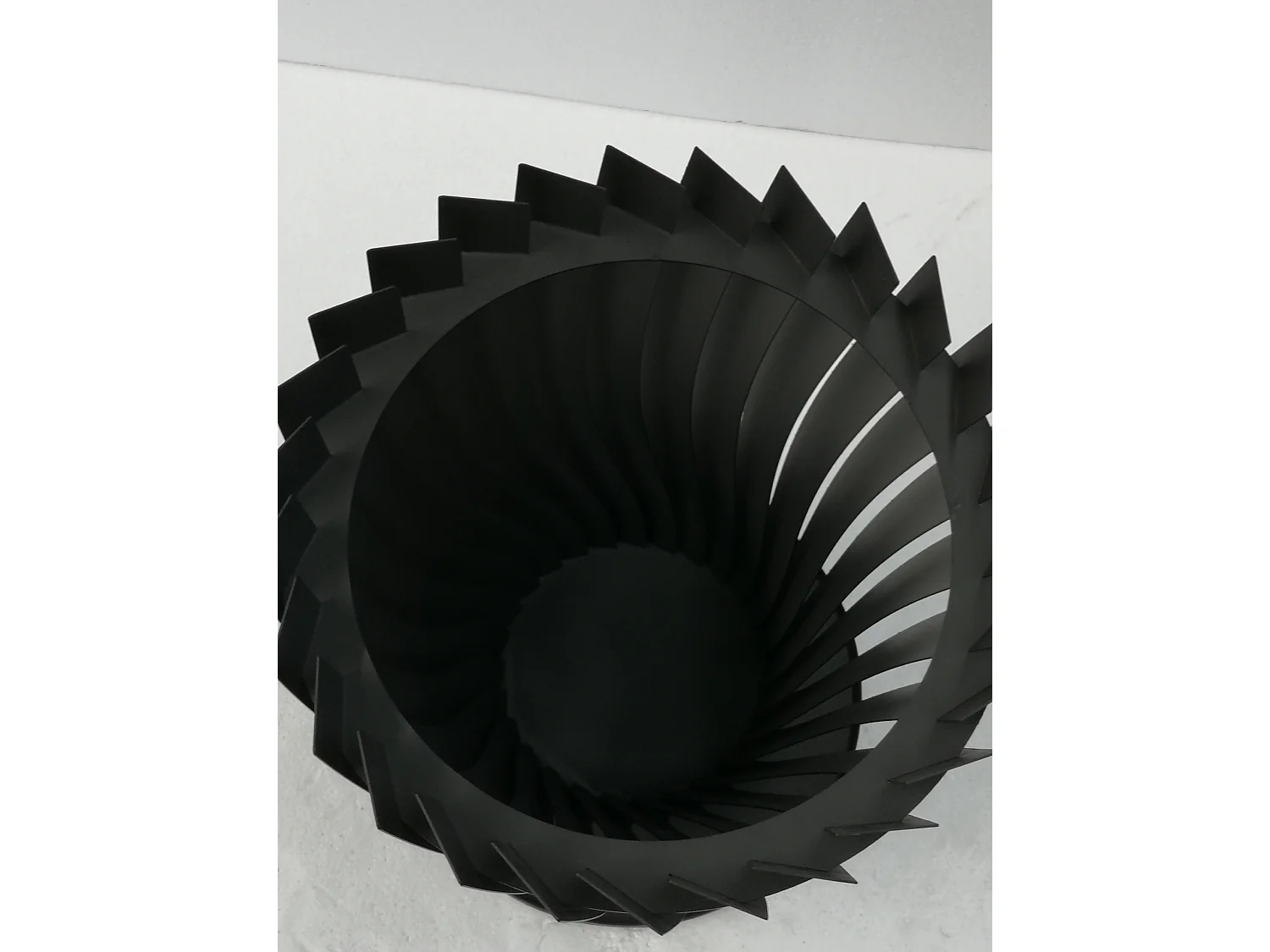 Brasero de jardin circulaire en acier inoxydable noir