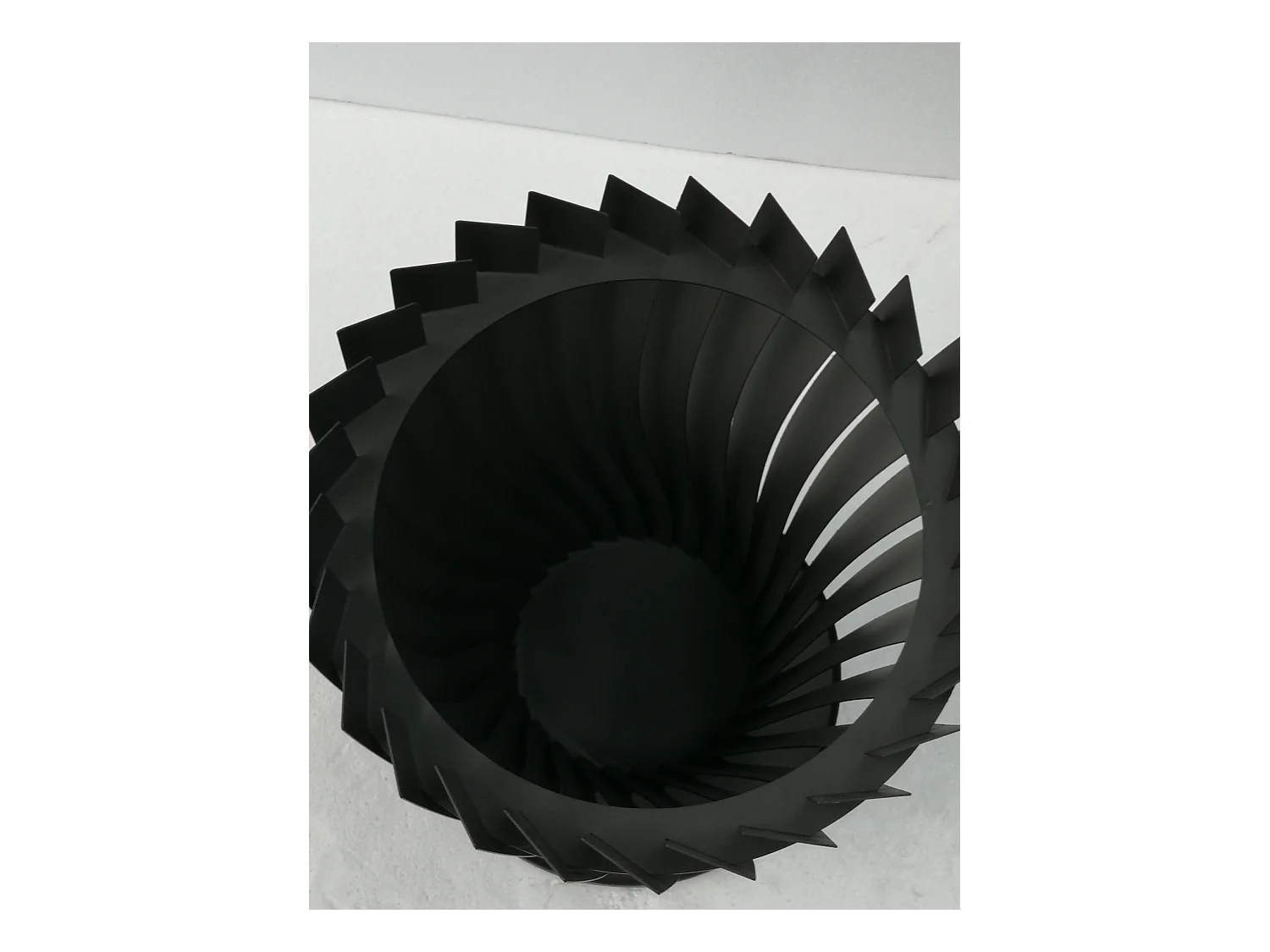 Brasero de jardin circulaire en acier inoxydable noir