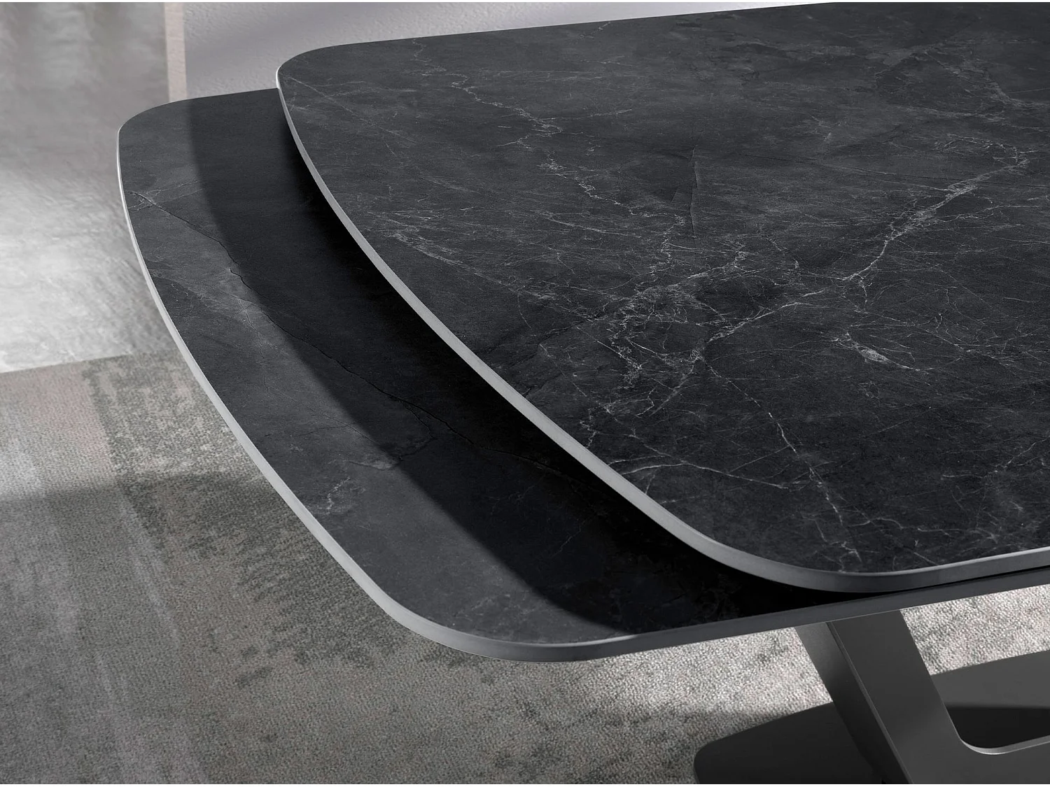 Table à manger à rallonge baril ovale marbre porcelaine et acier noir 1132 ANGEL CERDA