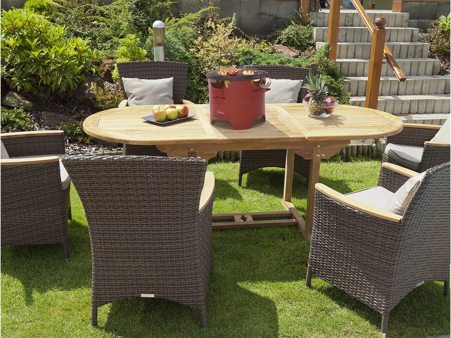 Grill mit Biobrennstoff, 0,5-Liter-Tank, rauchfrei, aus rotem Stahl und runder Grillplatte aus Gusseisen