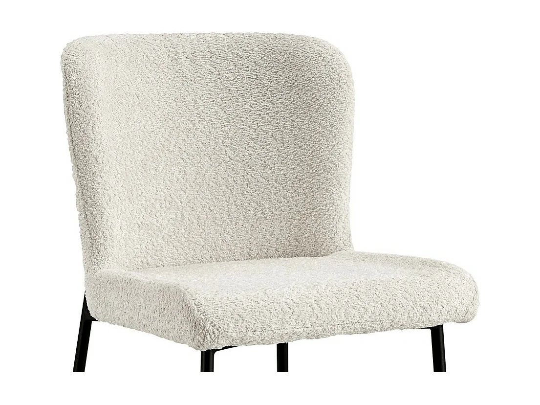 Stoel met Bouclé bekleding voor eetkamer in de kleur Ecru. Collectie LISE