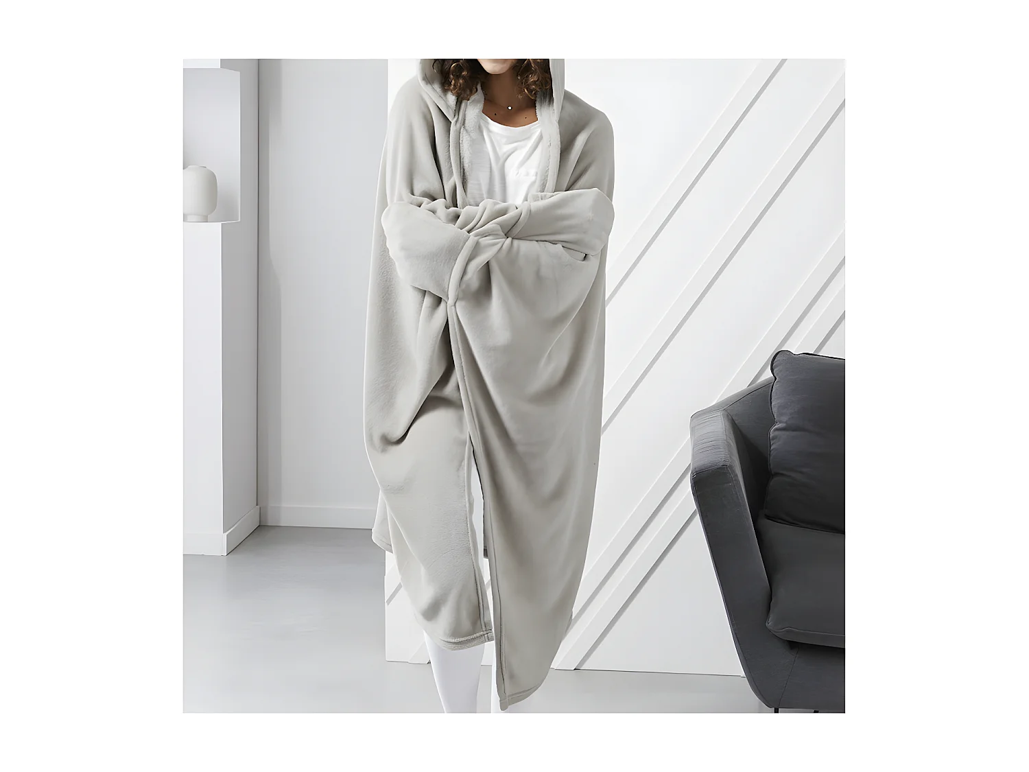 Couverture Plaid TV Polaire avec Manches et Capuche 165x115cm