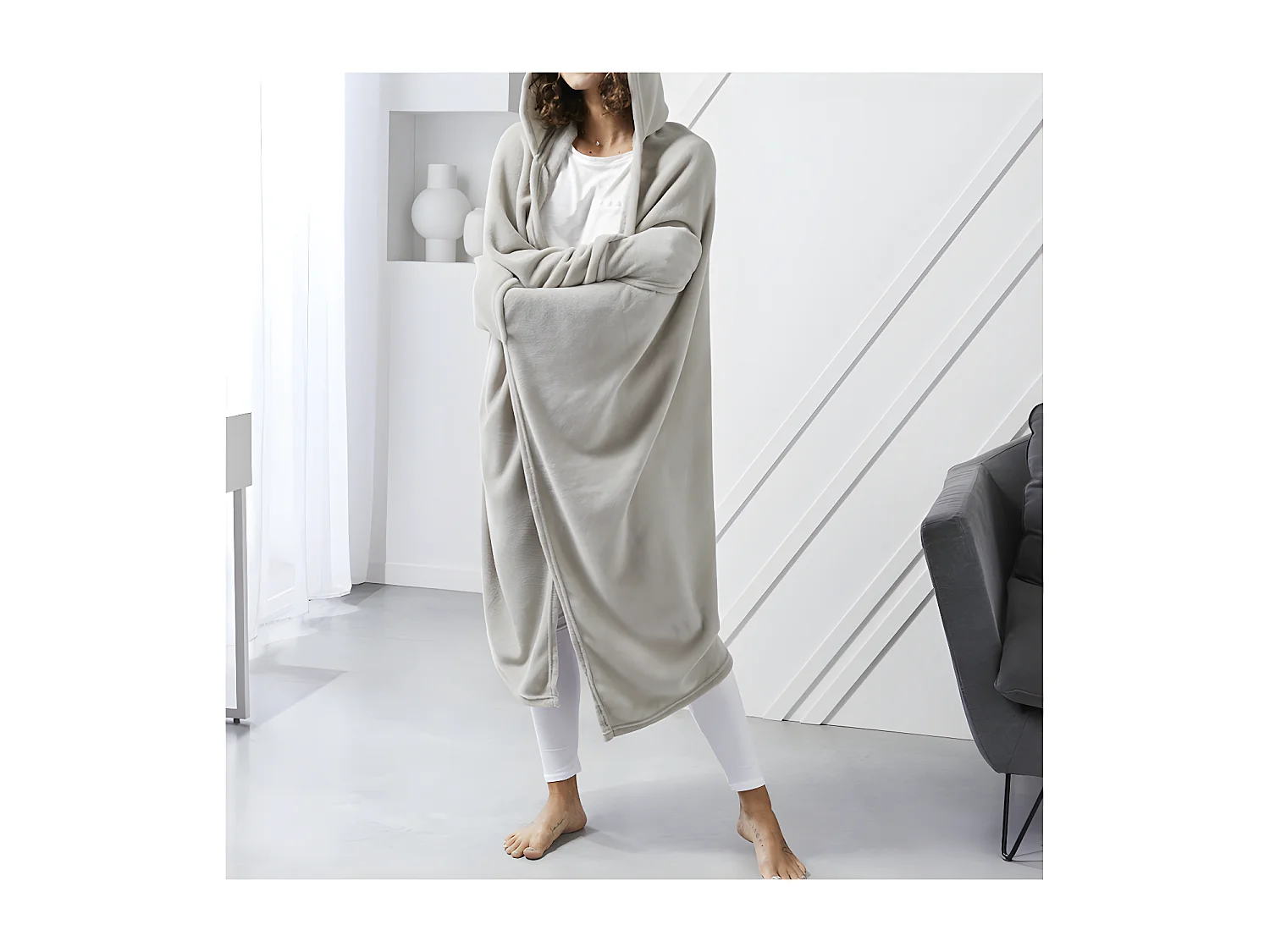 Couverture Plaid TV Polaire avec Manches et Capuche 165x115cm