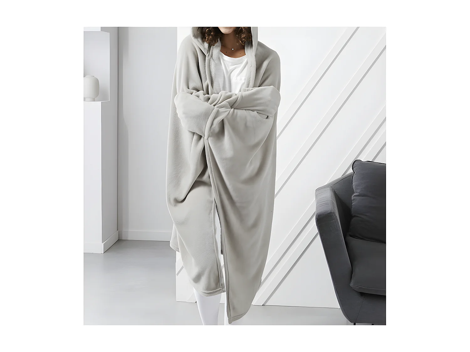 Couverture Plaid TV Polaire avec Manches et Capuche 165x115cm