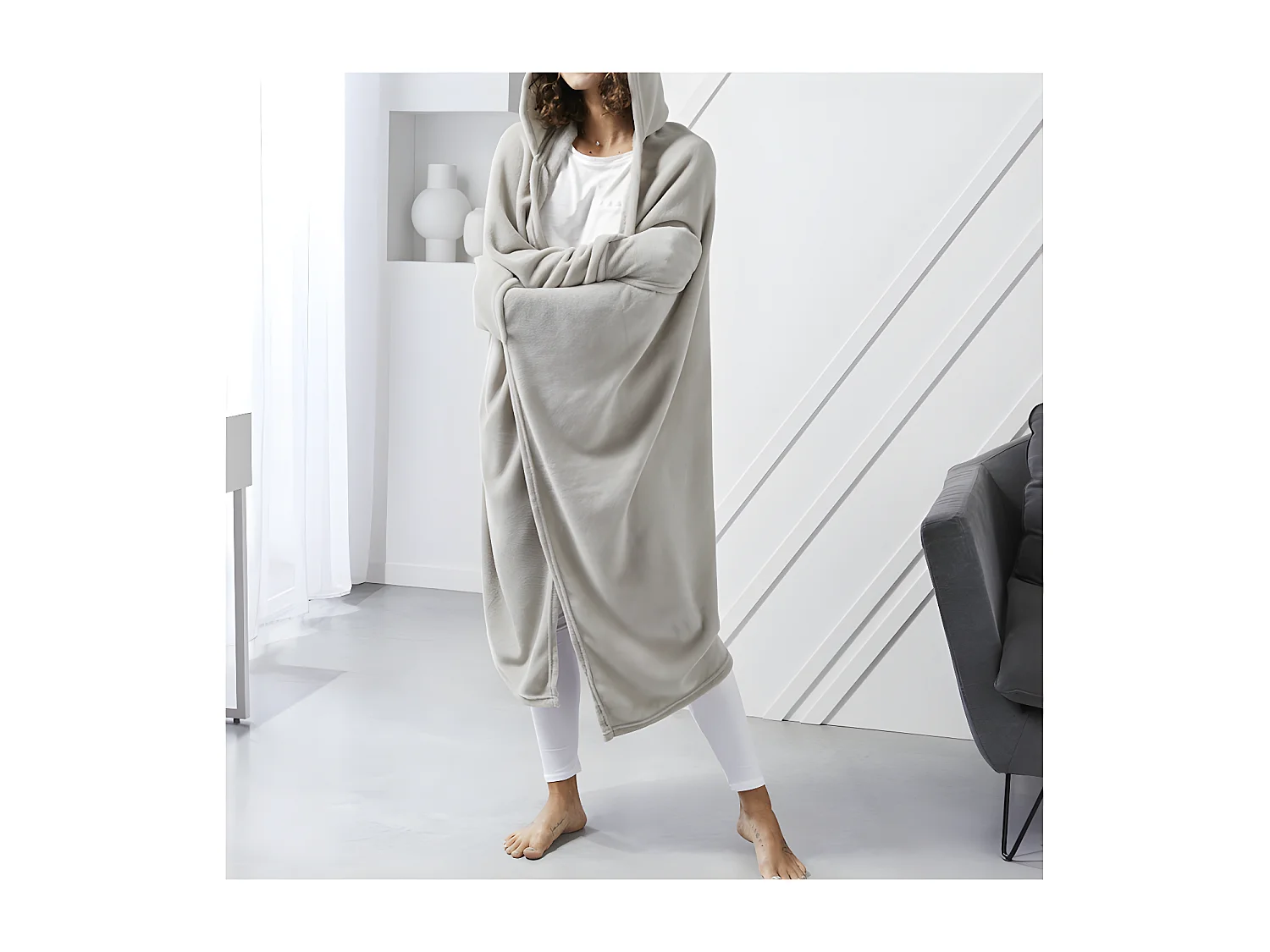 Couverture Plaid TV Polaire avec Manches et Capuche 165x115cm