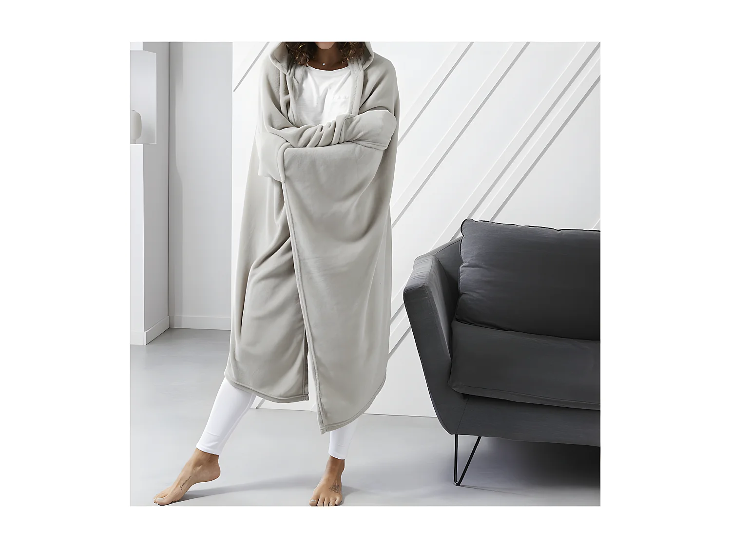 Couverture Plaid TV Polaire avec Manches et Capuche 165x115cm