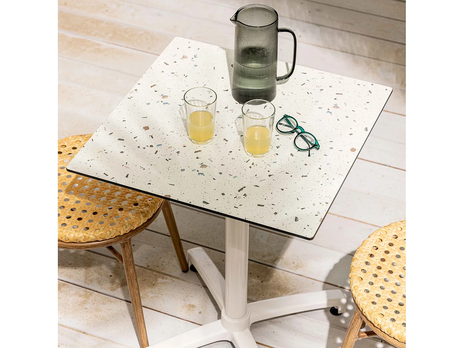 Table de terrasse 60 x 60 cm inclinable stratifié terrazzo moucheté