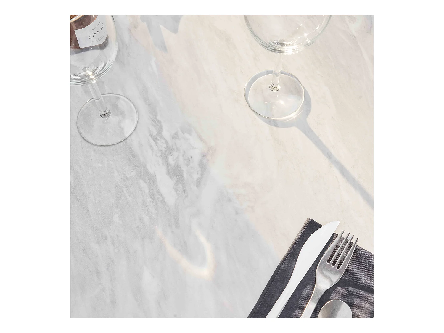 Table de terrasse 60 x 60 cm inclinable stratifié marbre