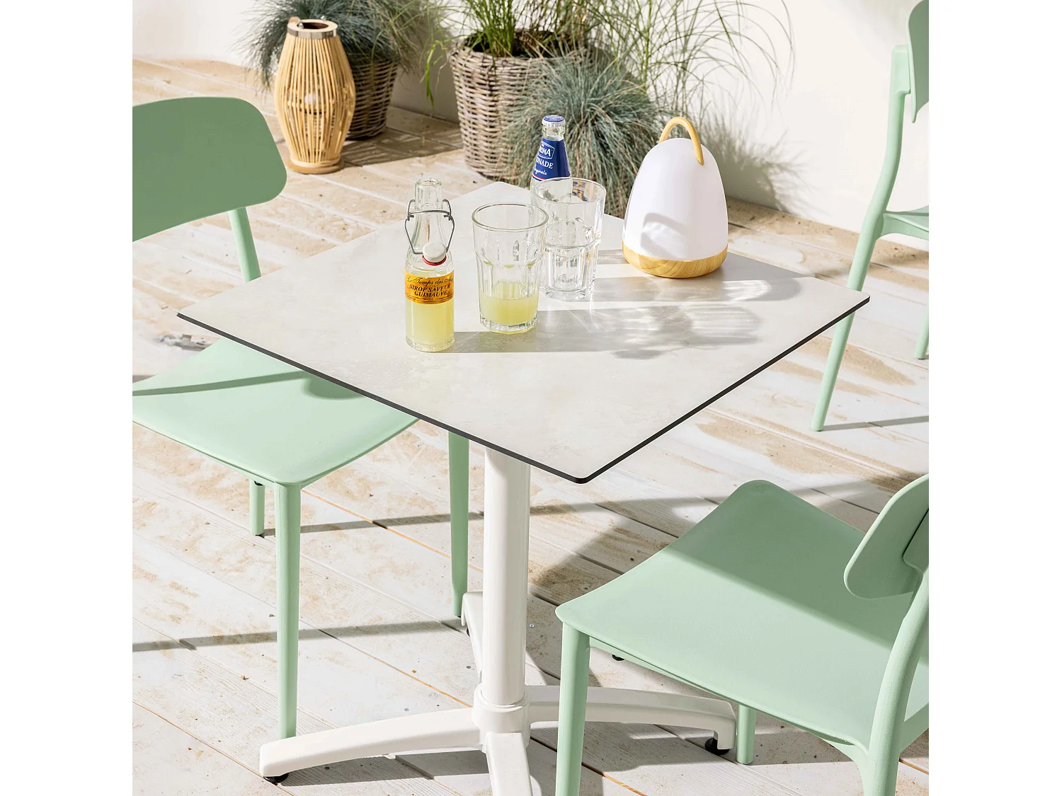 Table de terrasse 60 x 60 cm inclinable stratifié béton gris clair