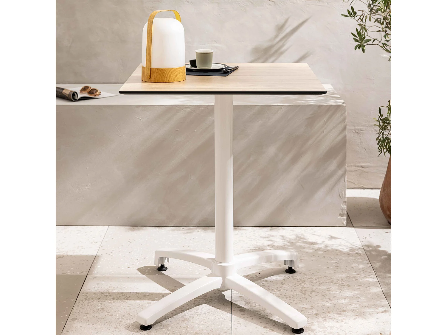 Table de terrasse 60 x 60 cm inclinable stratifié chêne clair