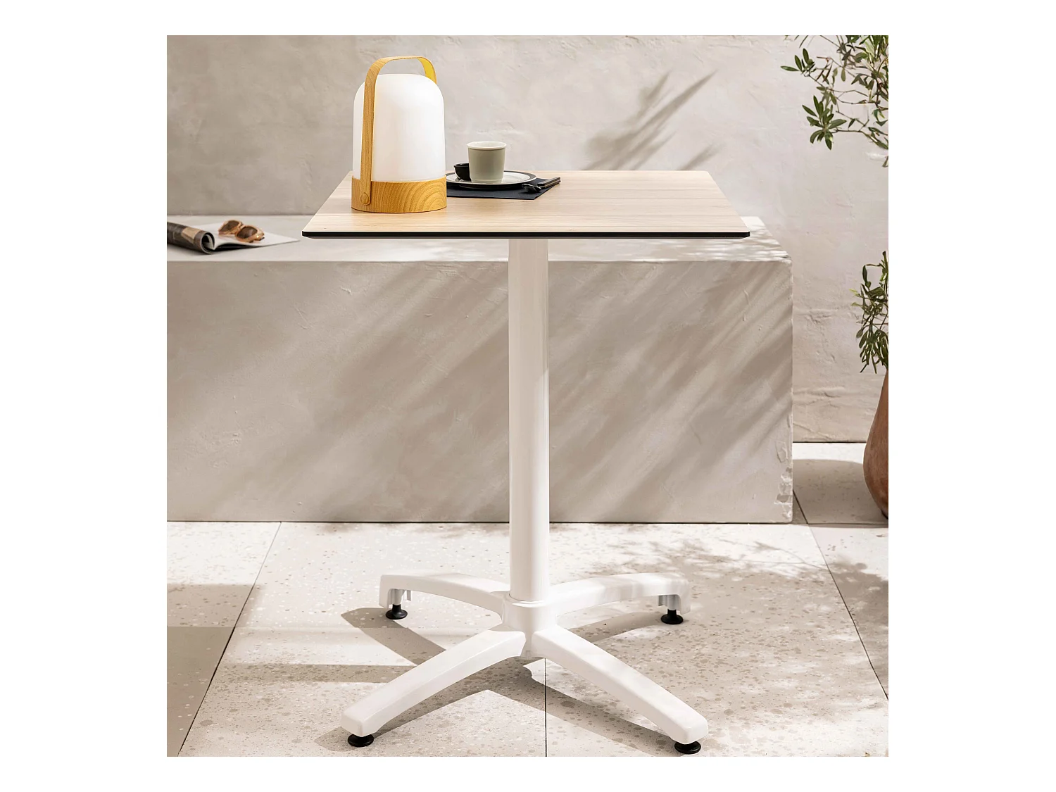 Table de terrasse 60 x 60 cm inclinable stratifié chêne clair
