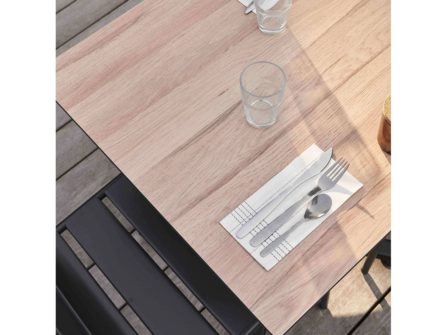 Table de terrasse 60 x 60 cm inclinable stratifié chêne clair