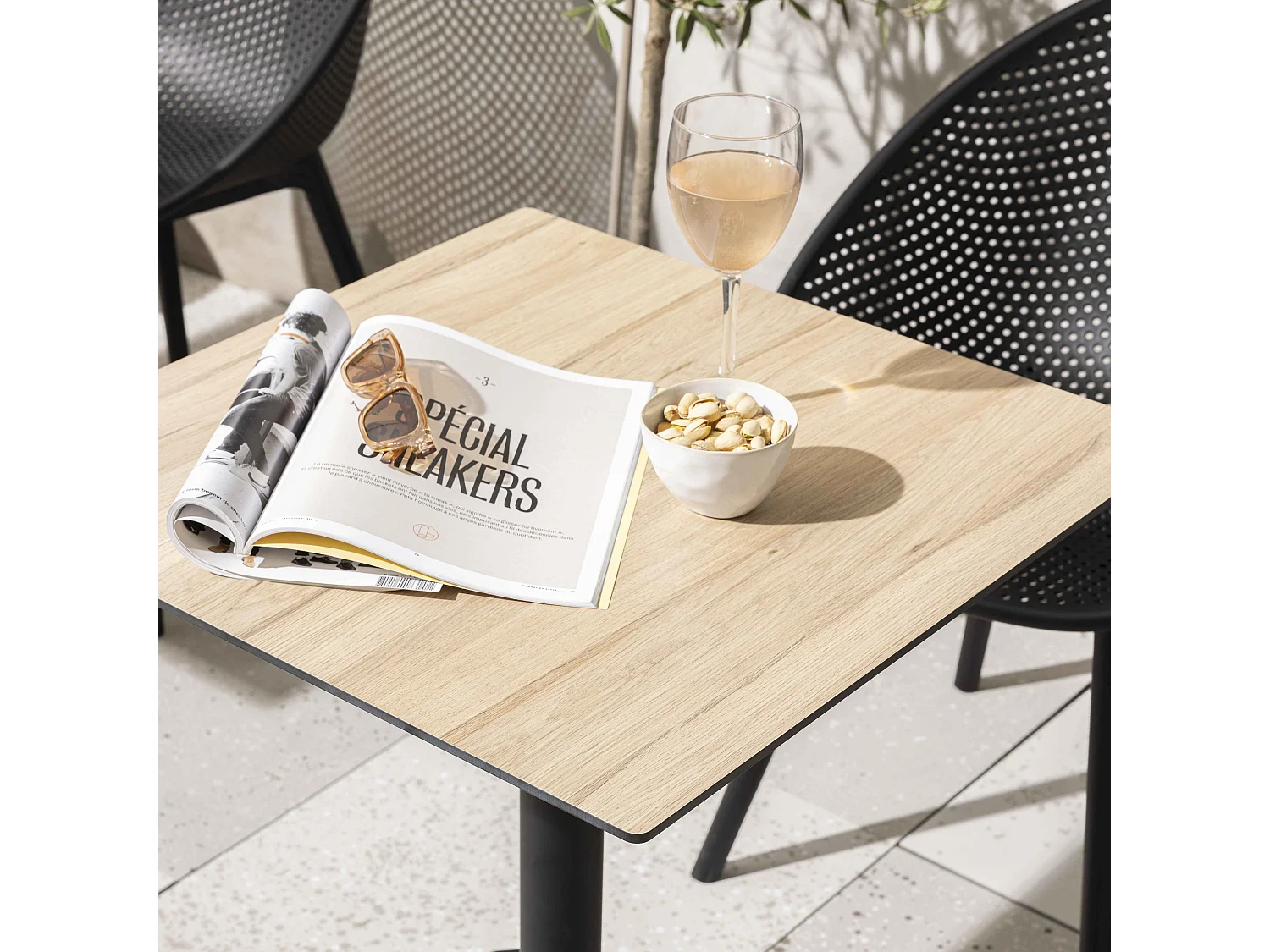 Table de terrasse 60 cm inclinable stratifié en beton chêne naturel
