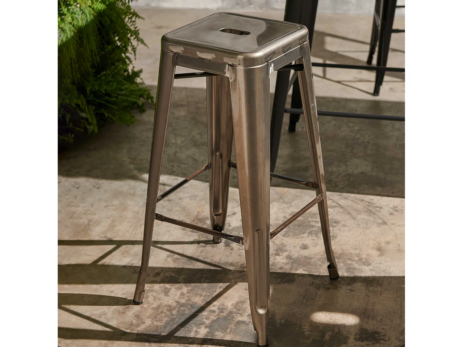 Lot de 4 tabourets de bar en acier gris mat