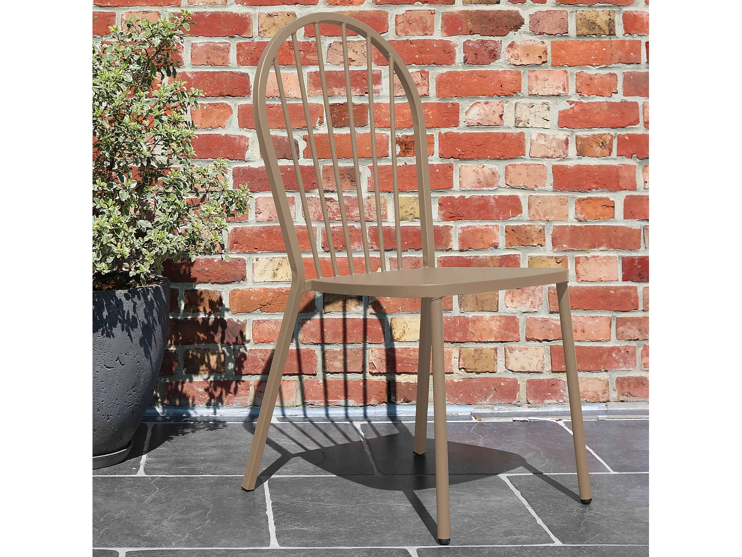 Chaise bistrot en métal taupe