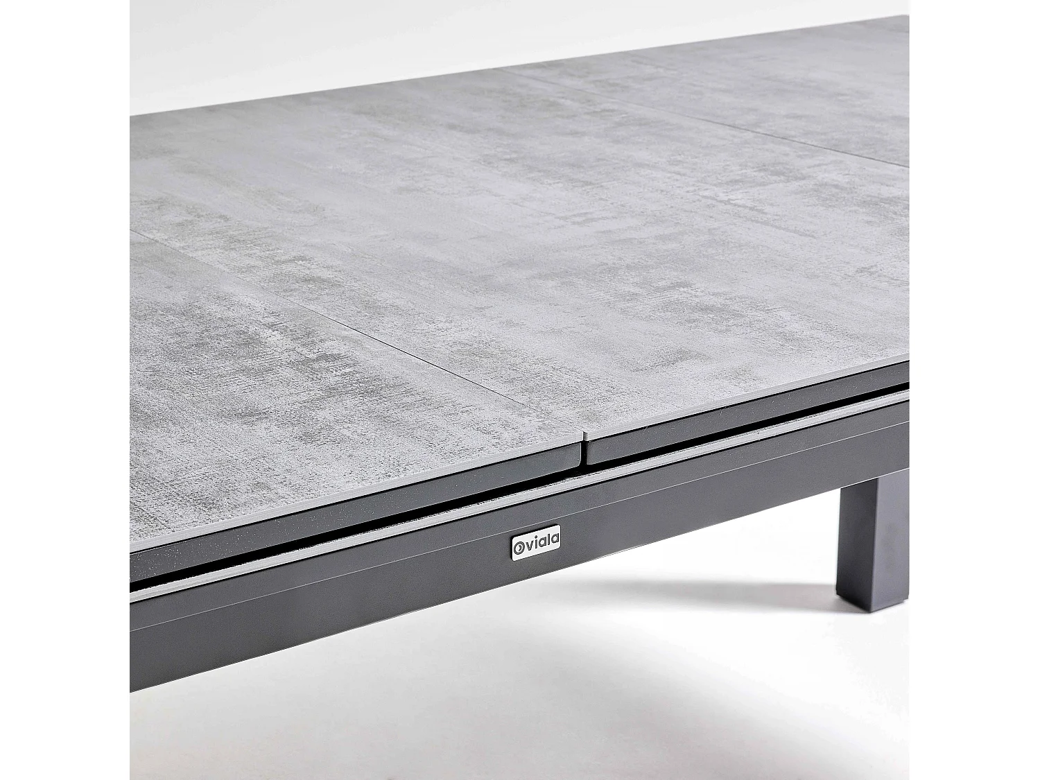 Ensemble table de jardin avec 8 chaises et 2 fauteuils béton