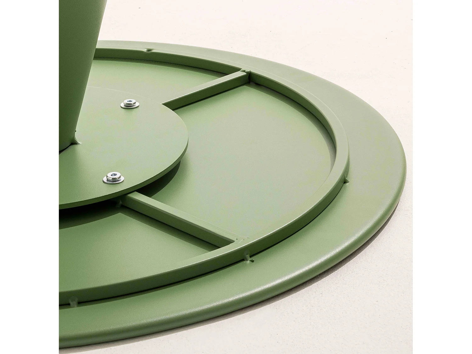 Table basse ronde 60 cm en acier vert cactus