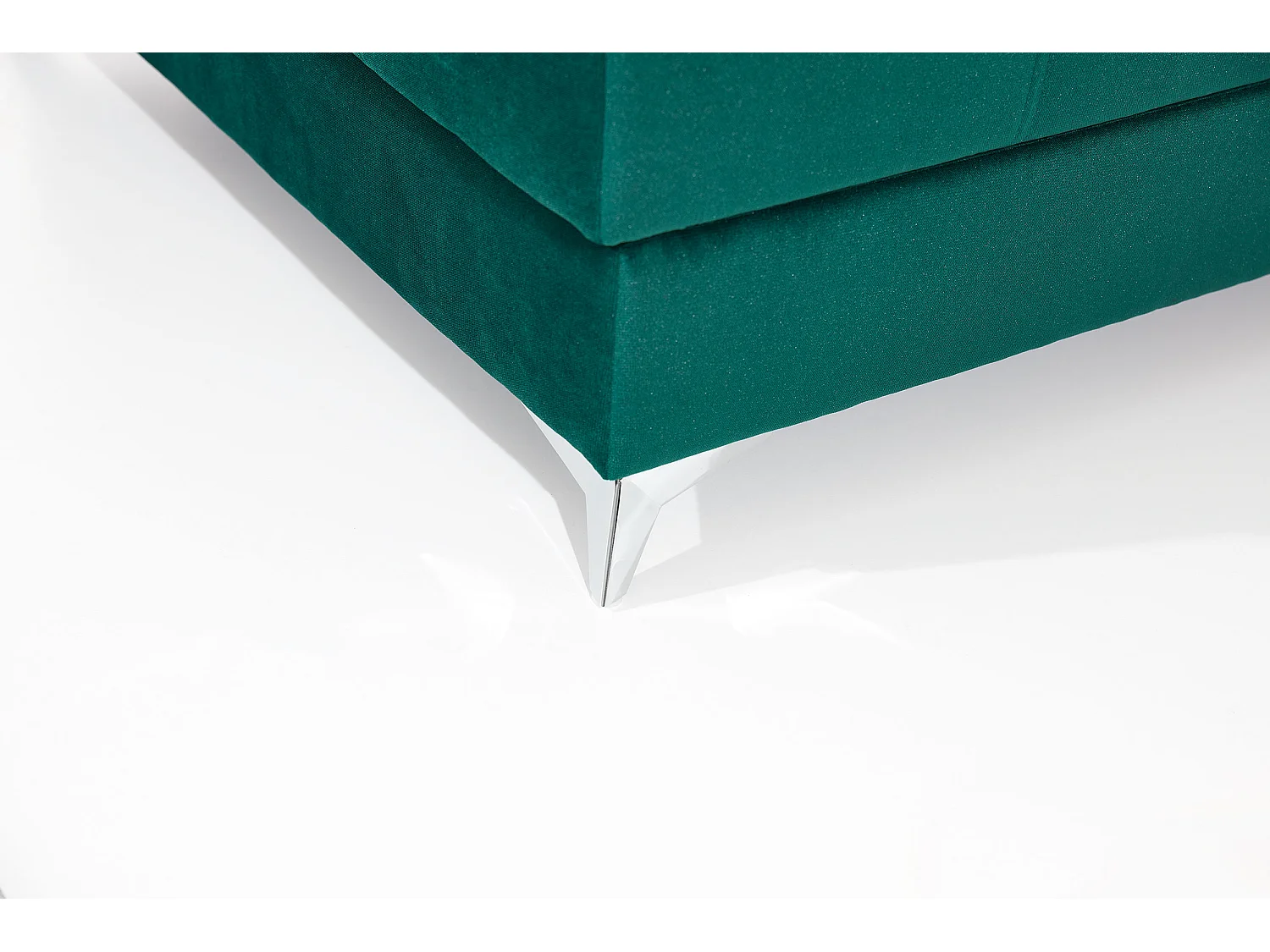 Canapé panoramique bi-matières tissu gris clair et simili cuir blanc coffre de rangement à gauche Kutty 345cm