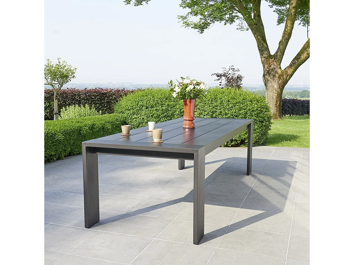 Salón de exterior de aluminio y textileno negro para 8 pers.