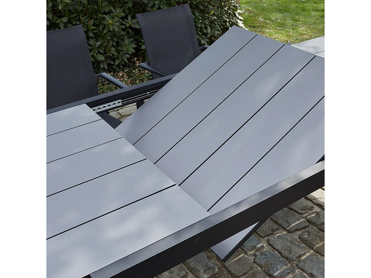 Salón de exterior de aluminio negro y textileno gris para 6/10 pers.