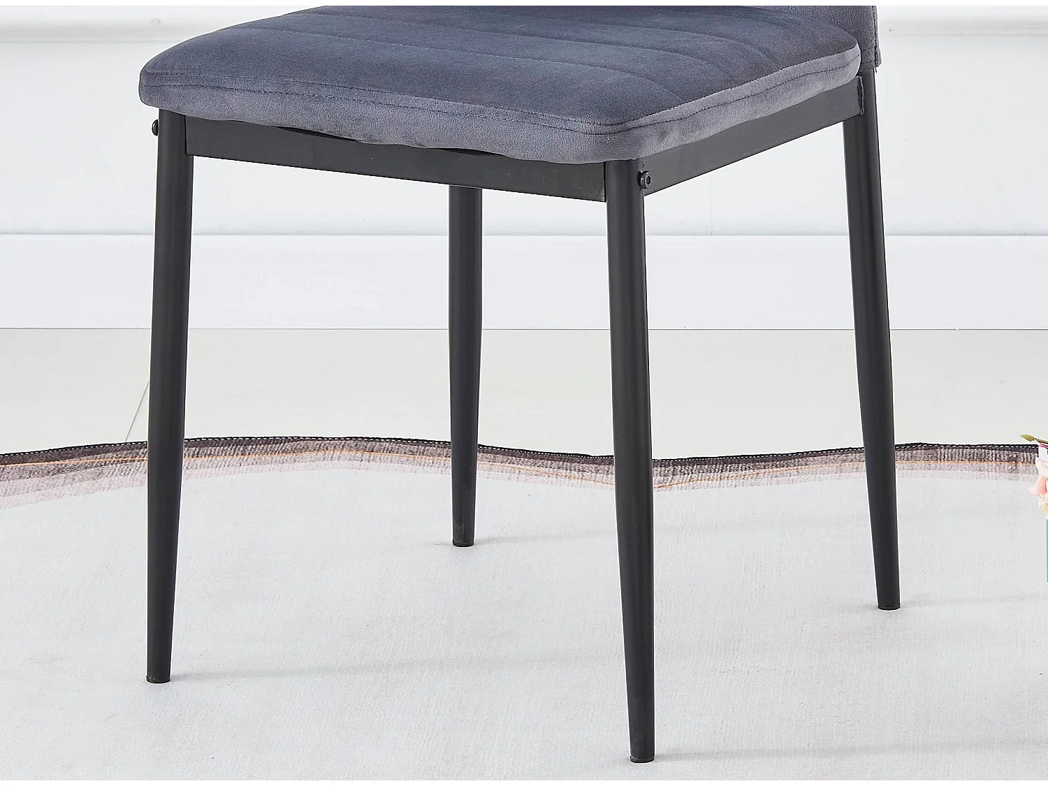 Chaise velours gris matelassé et pieds acier noir Roba - Lot de 6