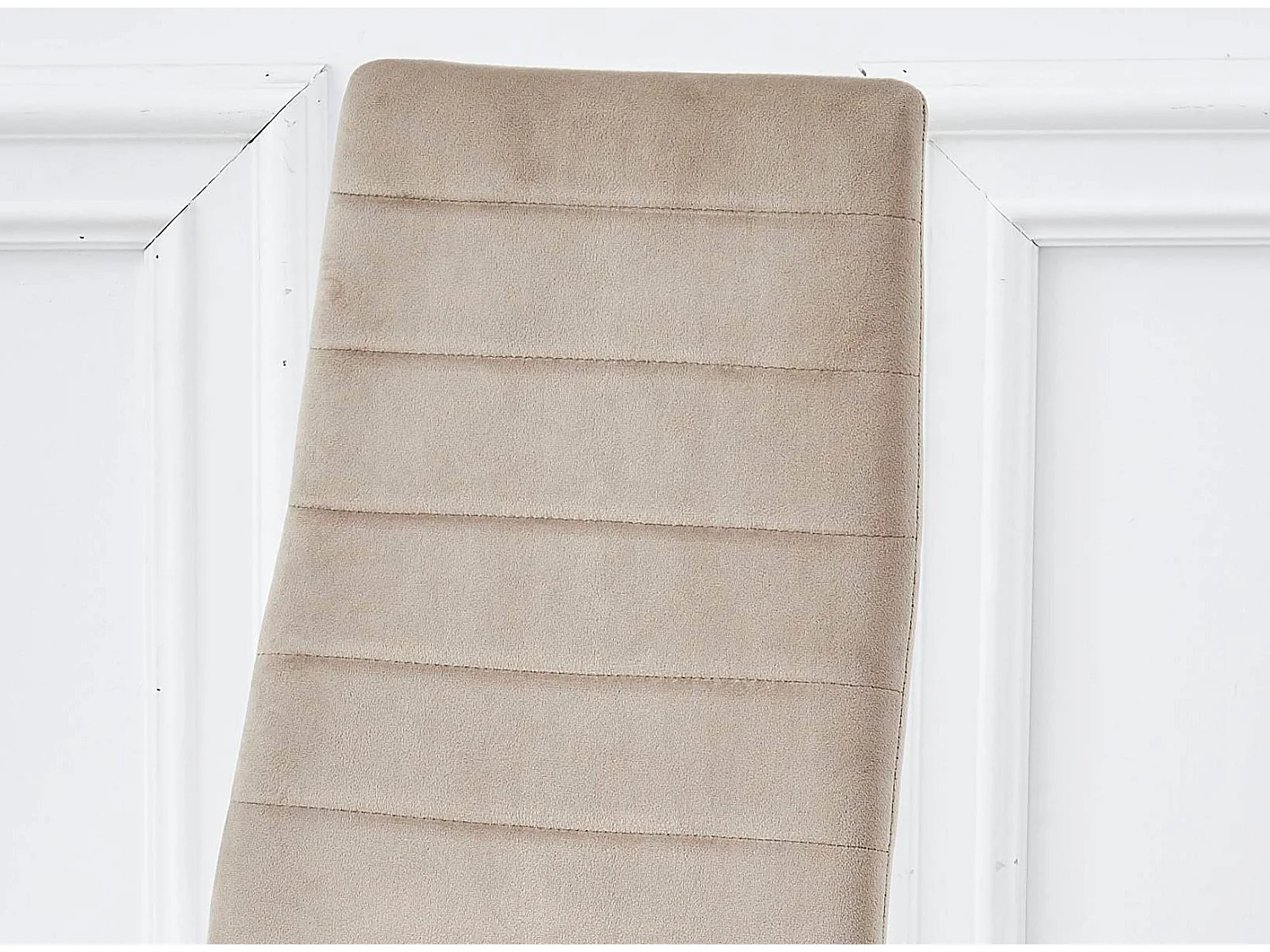 Chaise velours beige matelassé et pieds acier noir Roba - Lot de 6