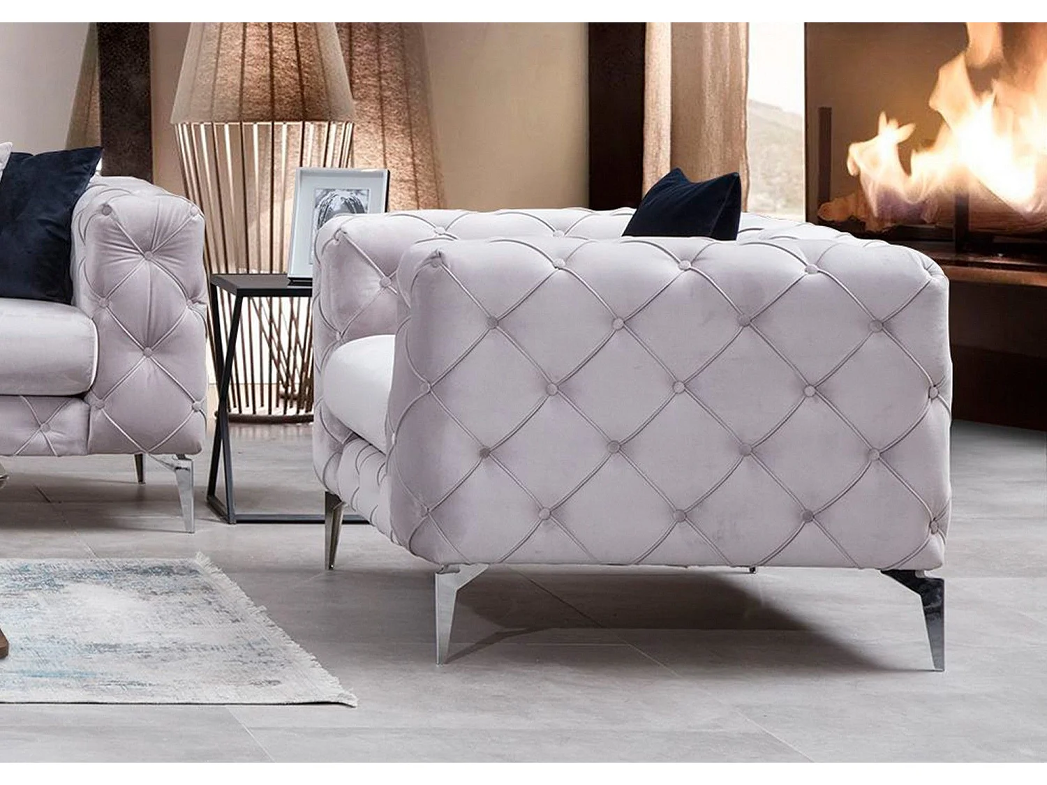 Poltrona moderna – 108x90x70 cm – cinza claro – madeira de faia e aglomerado