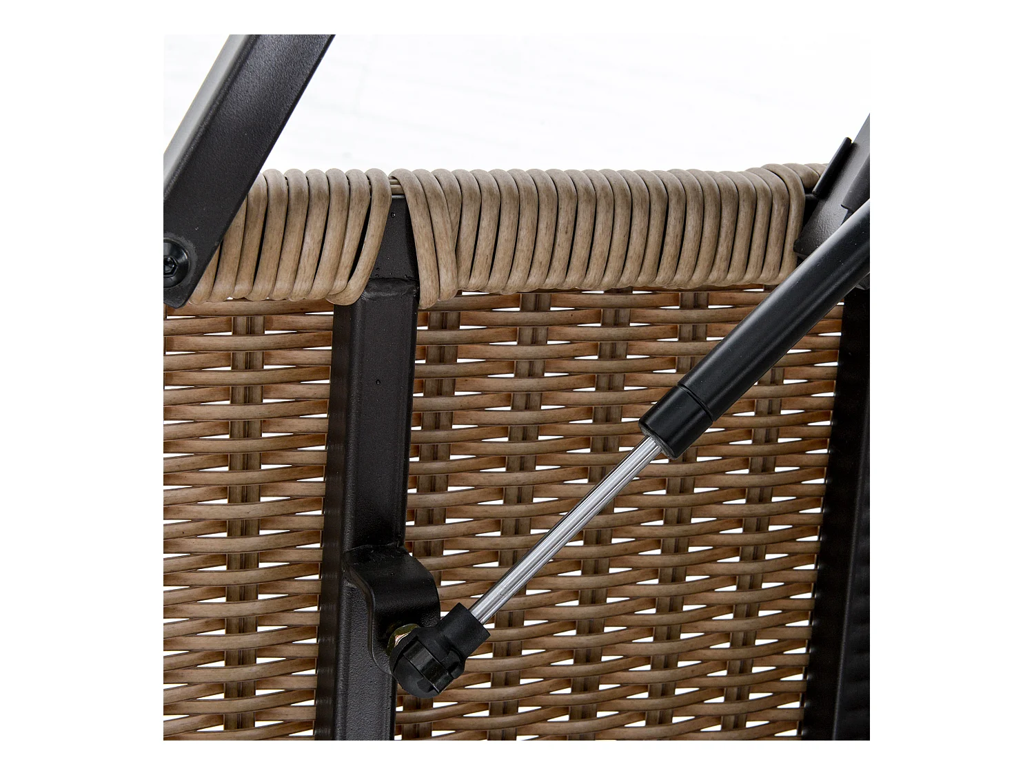 Table basse de jardin style cosy chic - table basse relevable - métal époxy résine tressée imitation rotin beige