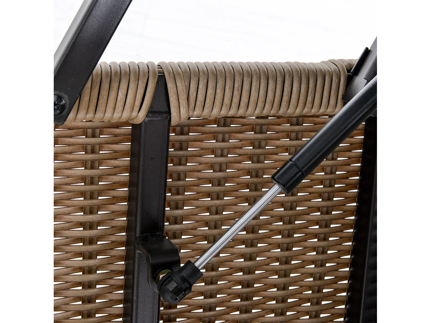 Table basse de jardin style cosy chic - table basse relevable - métal époxy résine tressée imitation rotin beige