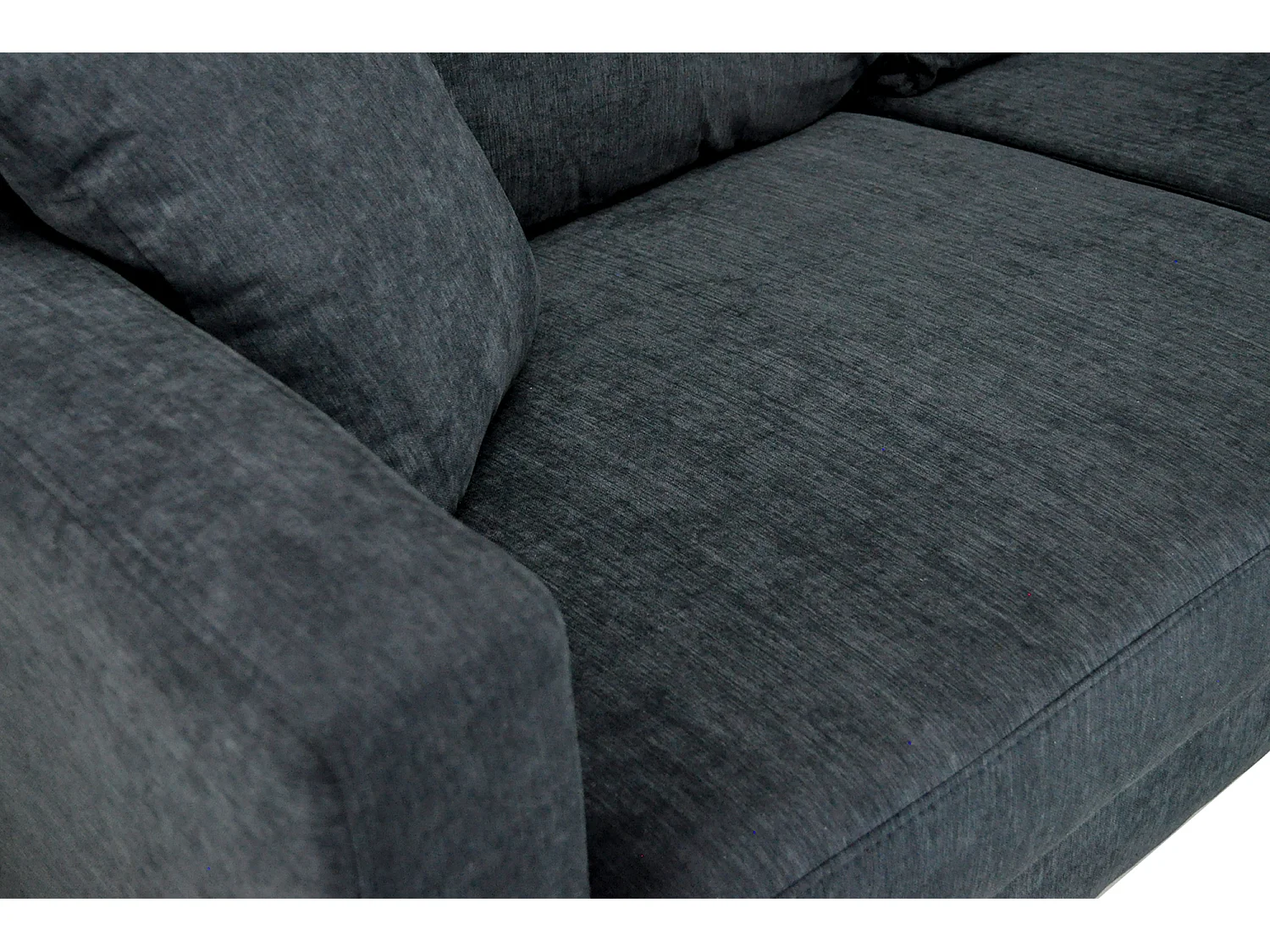 Divano 2 posti in tessuto vellutato nero piedi in metallo mod. Chloe