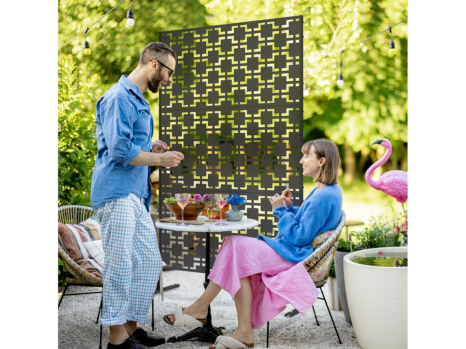 Panneau extérieur décoratif motif géométrique ajouré métal noir