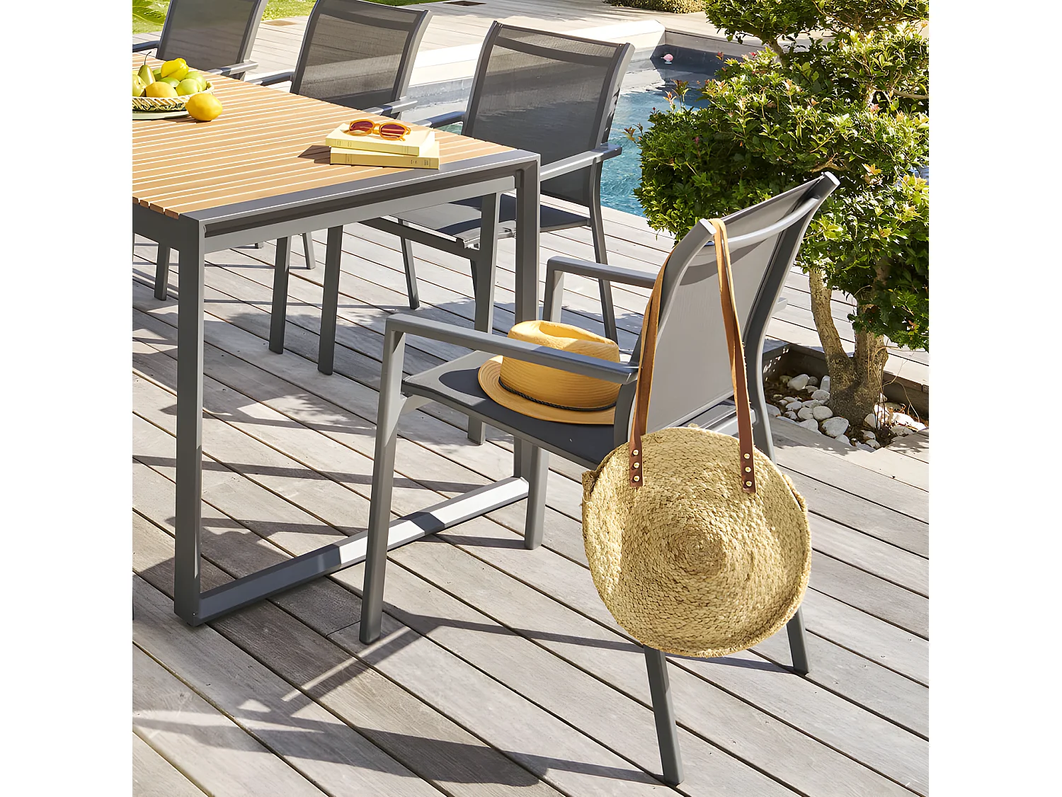 Fauteuil repas Essentia anthracite/graphite Hespéride