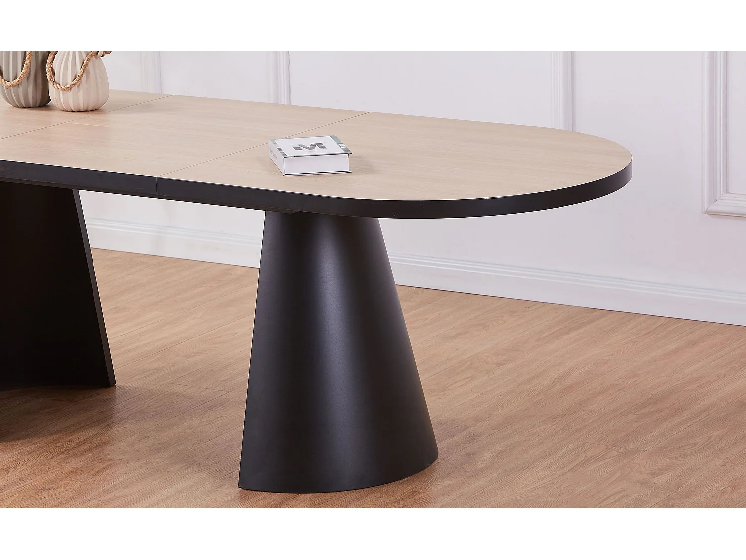 Table ovale extensible 180-240cm Conak Bois clair et pieds Métal Noir