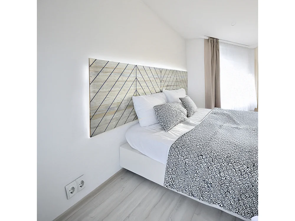 Tête de lit en bois massif de pin. Chevron. 160X60x1,8cm.