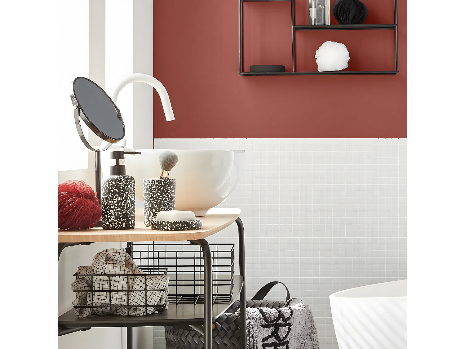 Miroir grossissant en métal à poser