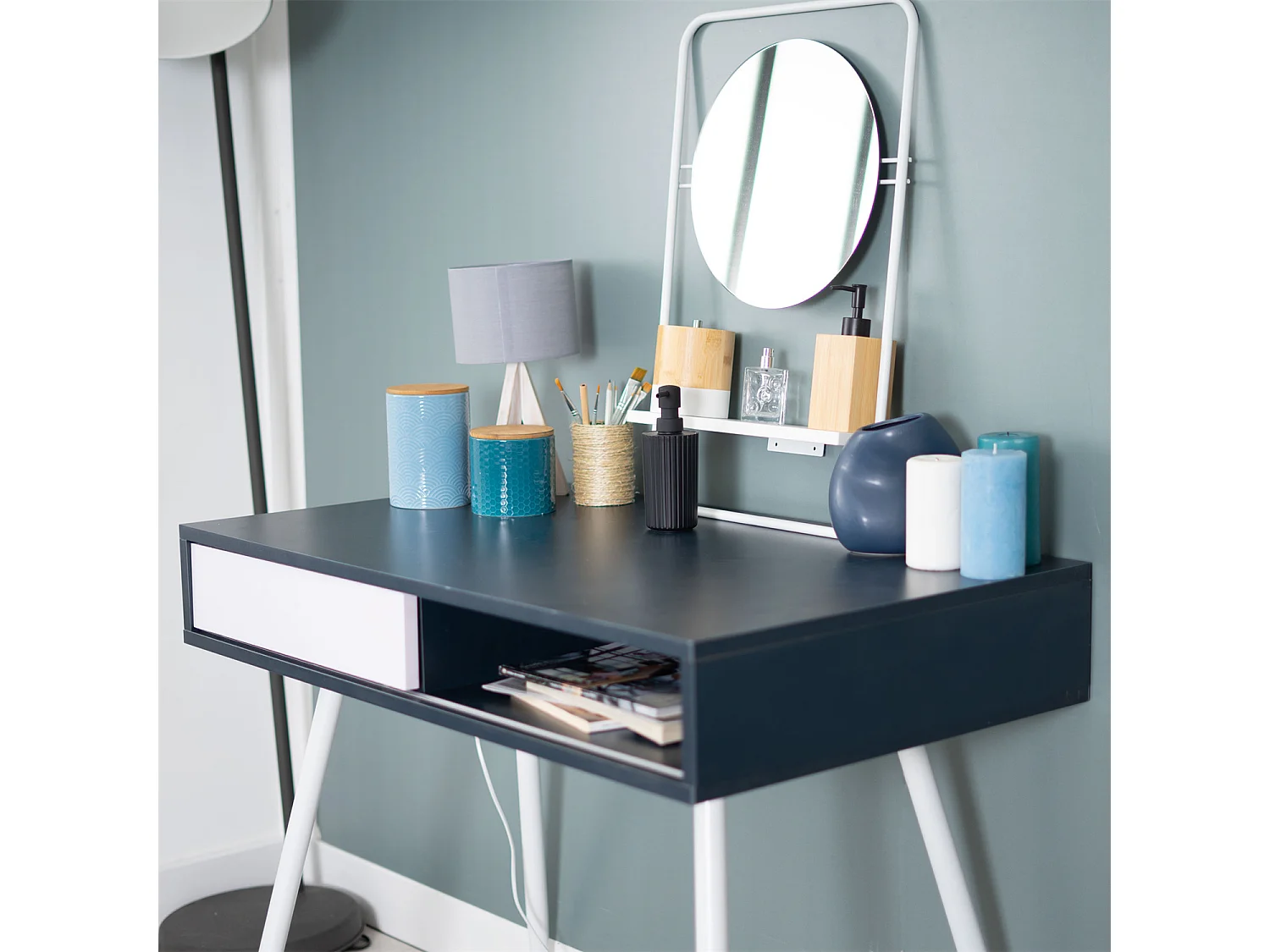 Bureau avec 1 coffre et une porte coulissante blanche en plateau noir et pieds blanc,SHARPE