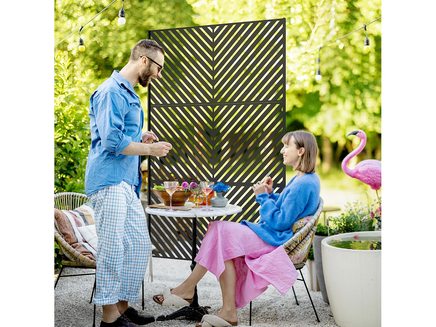 Panneau extérieur décoratif motif géométrique ajouré métal noir