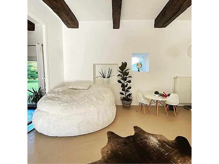 XL Pouf aus Fell 200 cm, Weiß