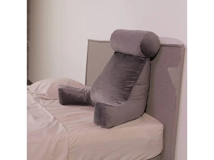 Lichtgrijs fluwelen leeskussen 65 x 80 cm