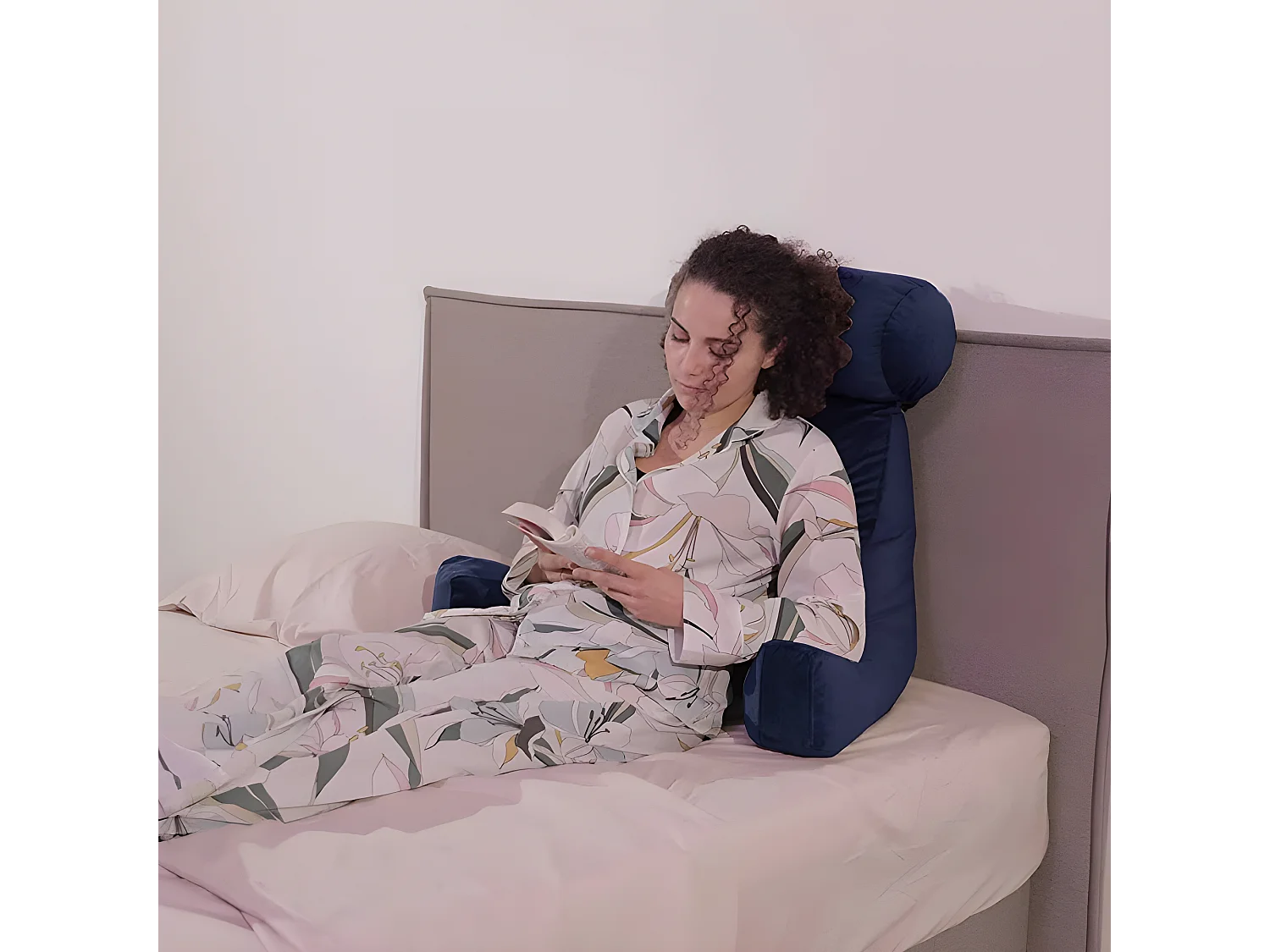 Almofada de leitura veludo azul escuro 65 x 80 cm