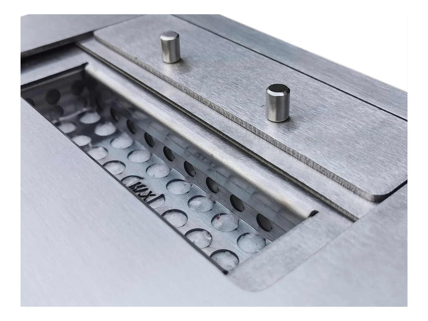 Extra grote wandgemonteerde ethanolhaard in staal en gehard glas